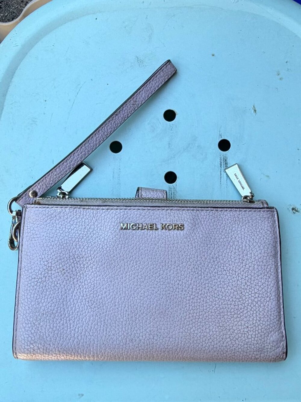 Michael Kors Adele Lilac Pebble Leather Smartphone Medium Double Zip Wallet